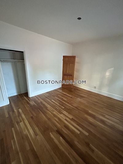 Brookline 3 Bed 1 Bath BROOKLINE  Chestnut Hill - $2,900