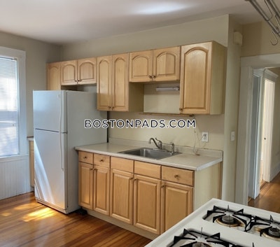 Medford 2 Beds 1 Bath  Tufts - $2,400